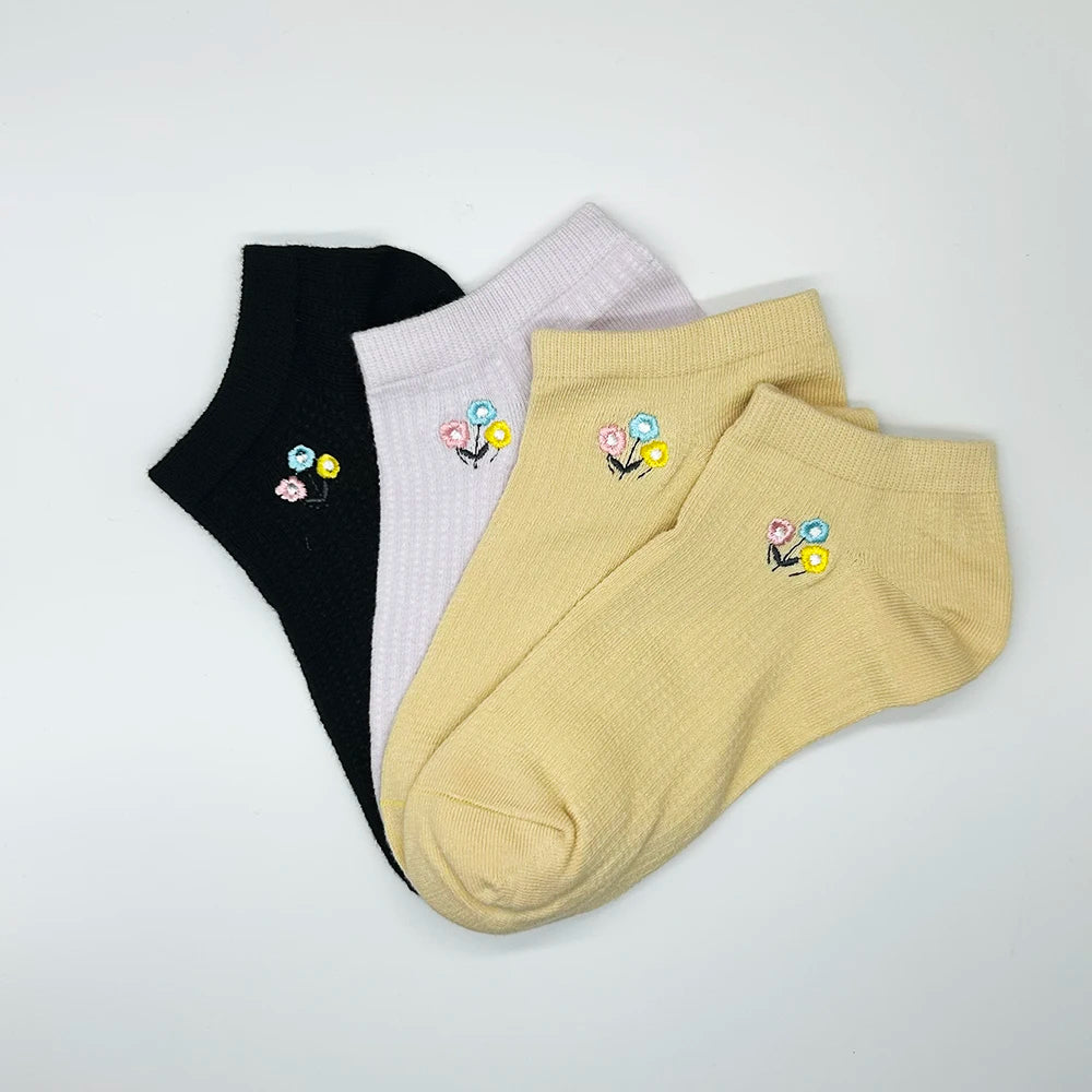 4 Pairs Cotton Women's Boat Socks No Show Socks Set for Lady White Invisible Cotton Socks Pack Pink Black Breathable Summer