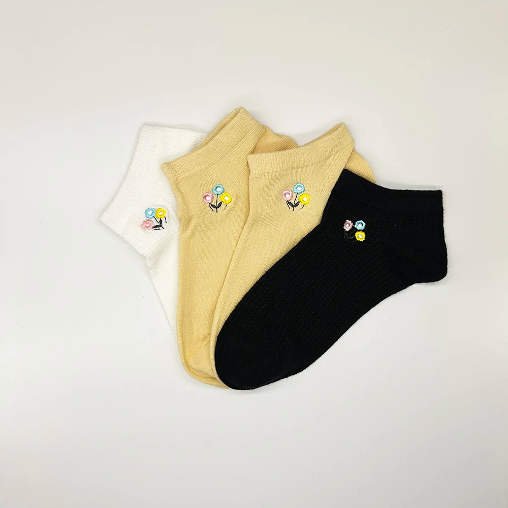 4 Pairs Cotton Women's Boat Socks No Show Socks Set for Lady White Invisible Cotton Socks Pack Pink Black Breathable Summer