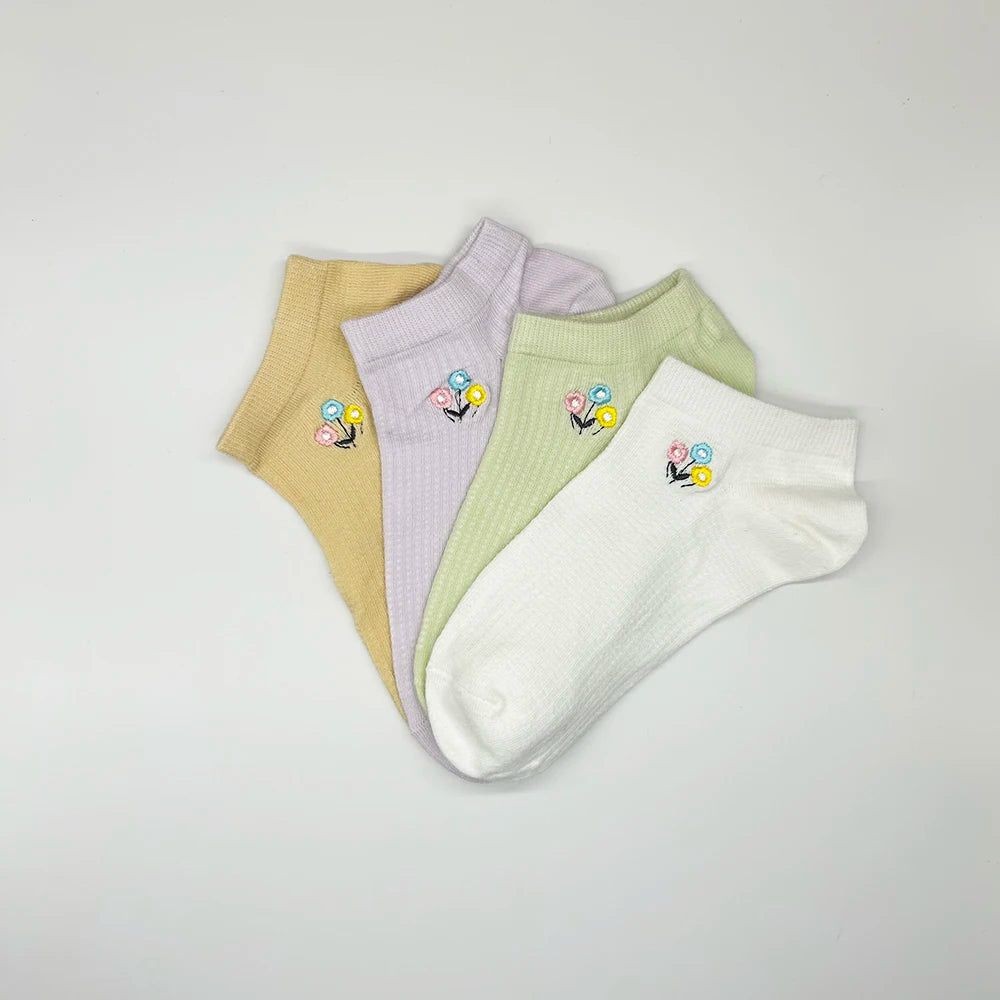 4 Pairs Cotton Women's Boat Socks No Show Socks Set for Lady White Invisible Cotton Socks Pack Pink Black Breathable Summer